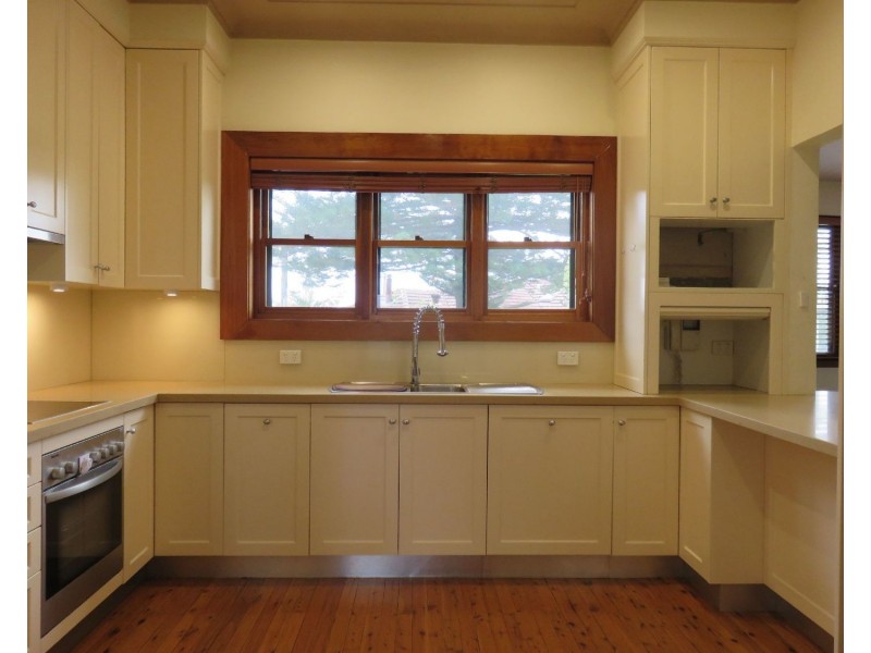 4 Yeran Street, Sylvania NSW 2224