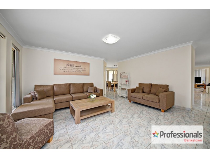 12 Yachtsman Drive, Chipping Norton NSW 2170