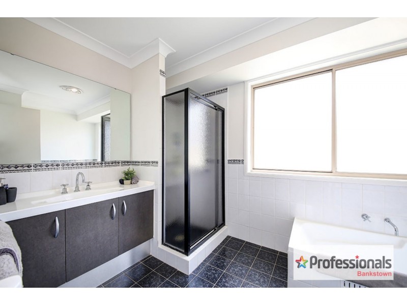 12 Yachtsman Drive, Chipping Norton NSW 2170