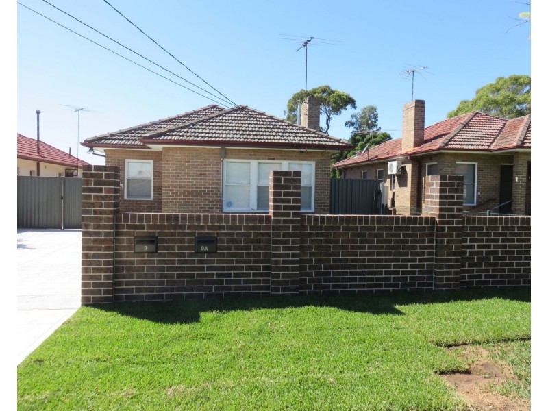 9 Seaman Avenue, Fairfield East NSW 2165