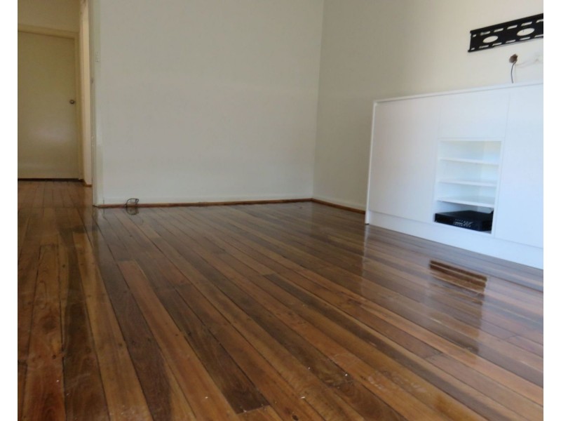 9 Seaman Avenue, Fairfield East NSW 2165