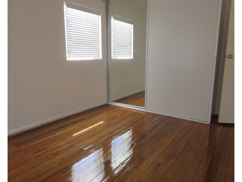 9 Seaman Avenue, Fairfield East NSW 2165