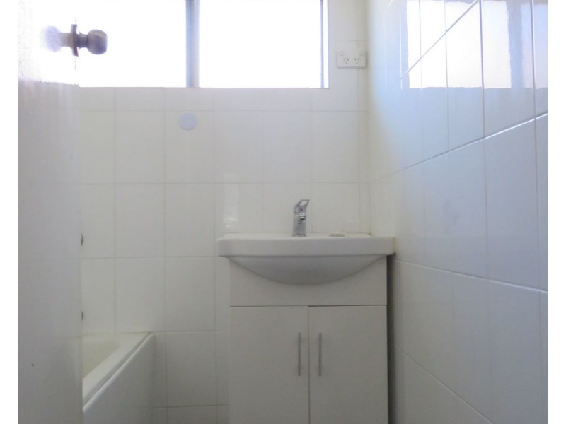 9 Seaman Avenue, Fairfield East NSW 2165