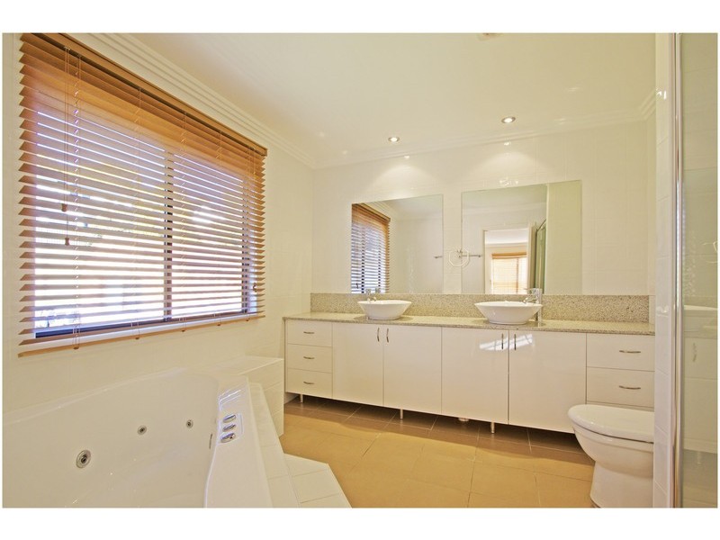 24 Oratava Avenue, West Pennant Hills NSW 2125