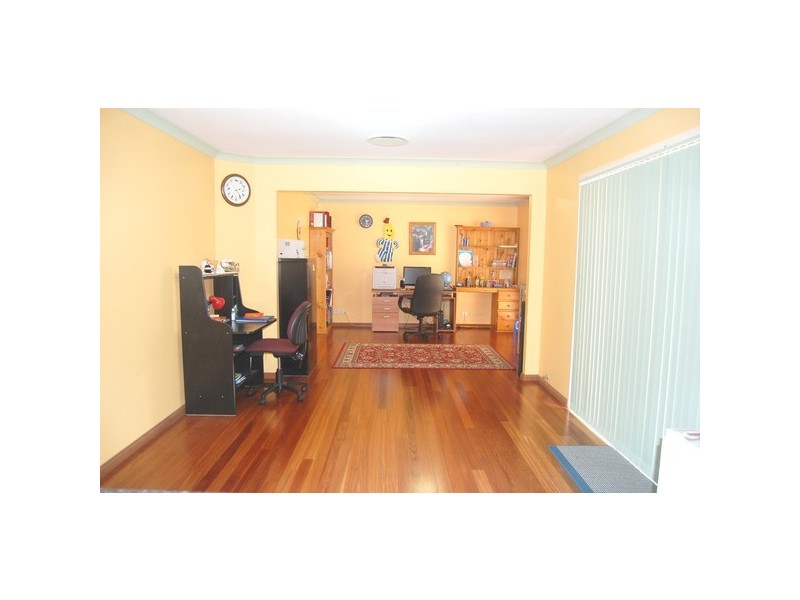 19 Kinchega Court, Wattle Grove NSW 2173