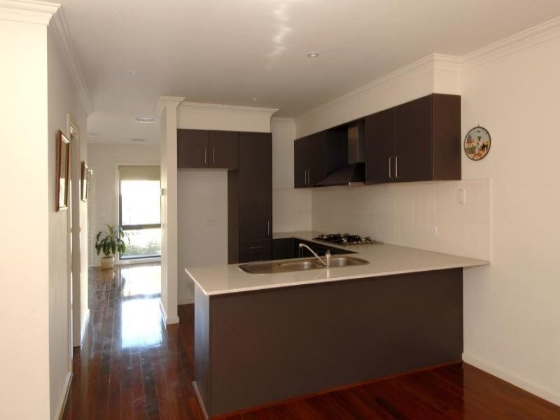 2/13 Farm Road, Coburg VIC 3058