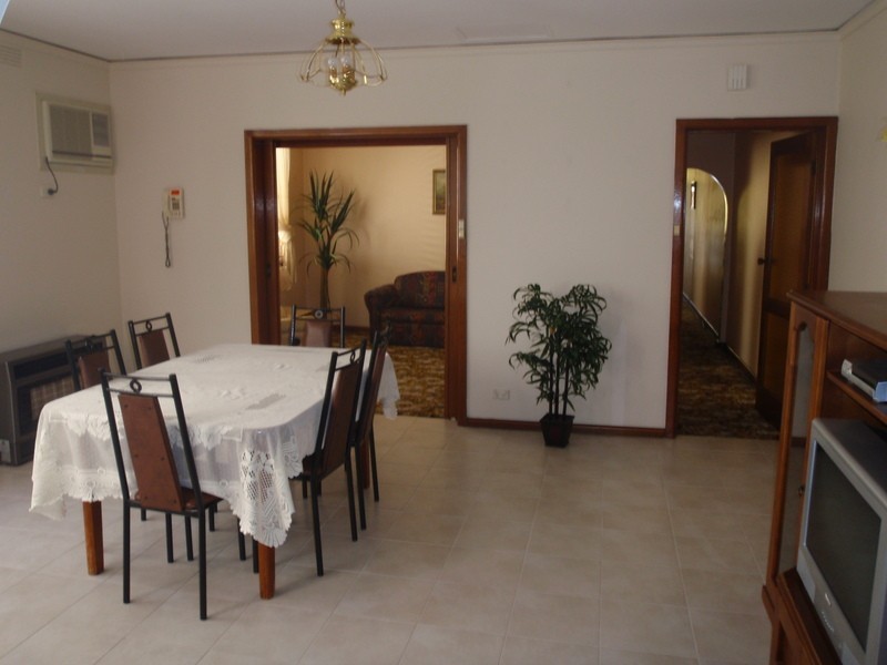 8 Roseberry Street, Ascot Vale VIC 3032