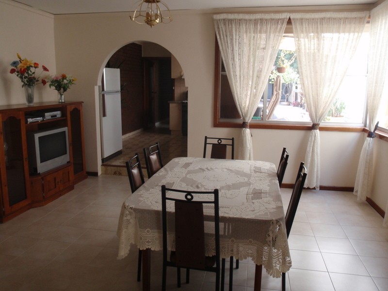 8 Roseberry Street, Ascot Vale VIC 3032