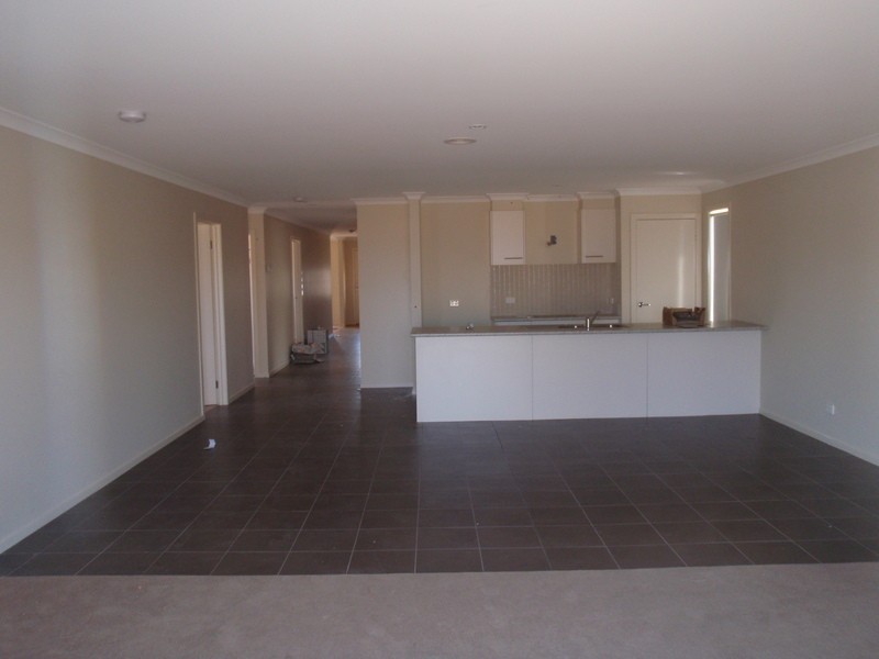41 Eagle Way, Deer Park VIC 3023
