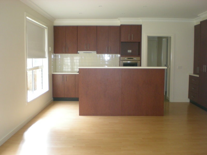 2/1 Kilburn Street, Strathmore VIC 3041