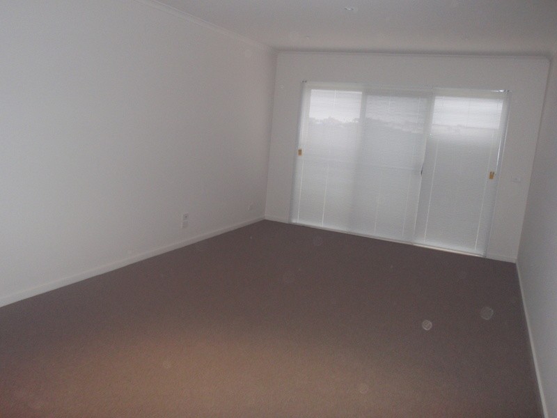 16 Derham Drive, Point Cook VIC 3030