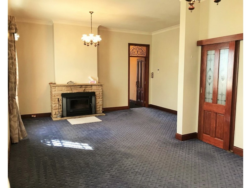 24 Academy Street, Lithgow NSW 2790
