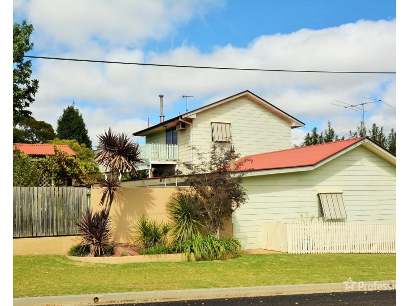 64 Railway Avenue, Portland NSW 2847