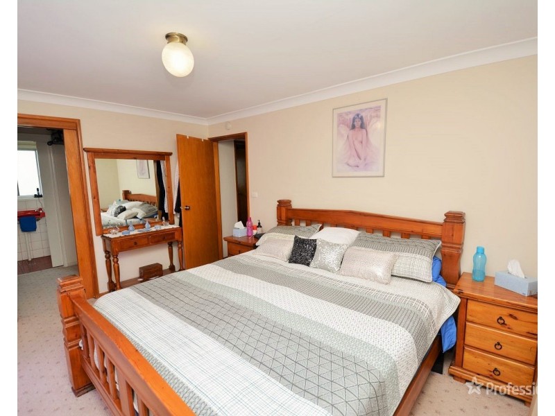 64 Railway Avenue, Portland NSW 2847