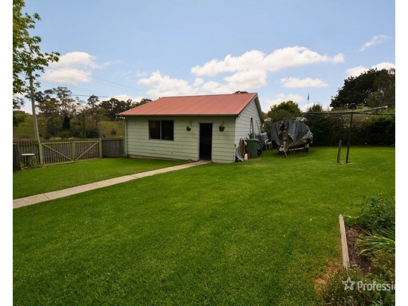 64 Railway Avenue, Portland NSW 2847