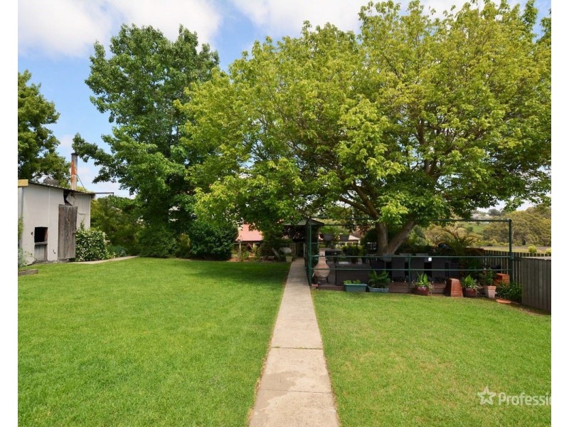 64 Railway Avenue, Portland NSW 2847