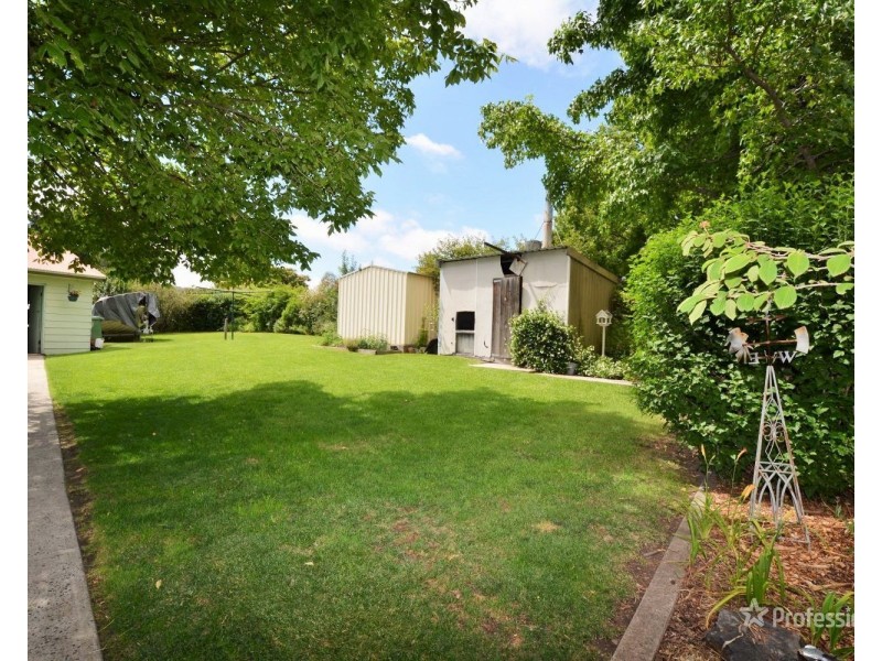 64 Railway Avenue, Portland NSW 2847