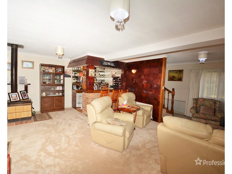 64 Railway Avenue, Portland NSW 2847