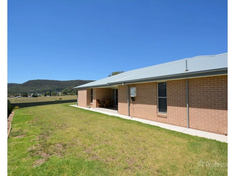 12 Robertson Street, Lithgow NSW 2790