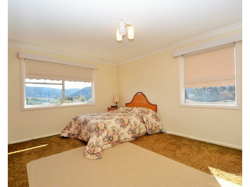 14 Maple Crescent, Lithgow NSW 2790