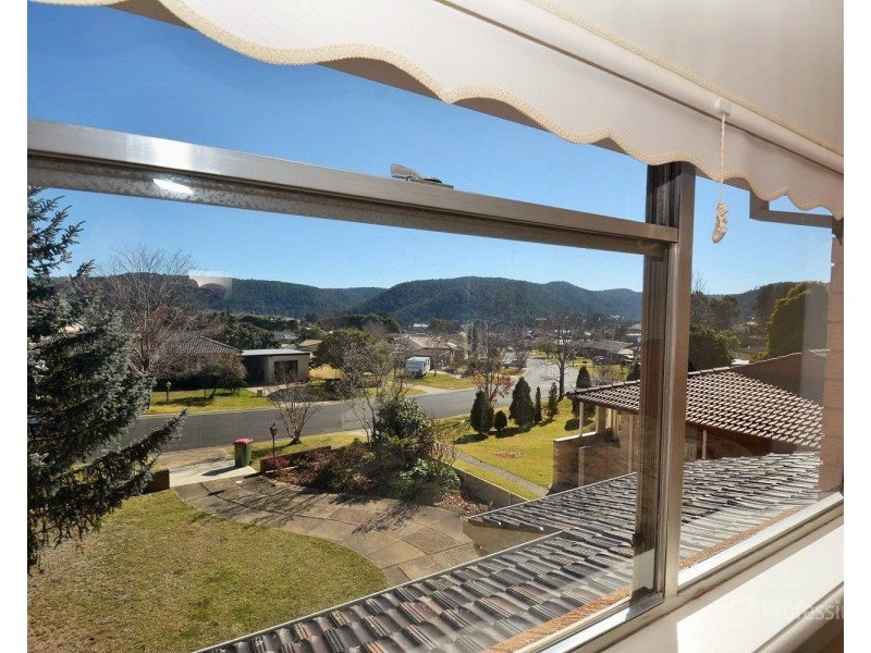 14 Maple Crescent, Lithgow NSW 2790