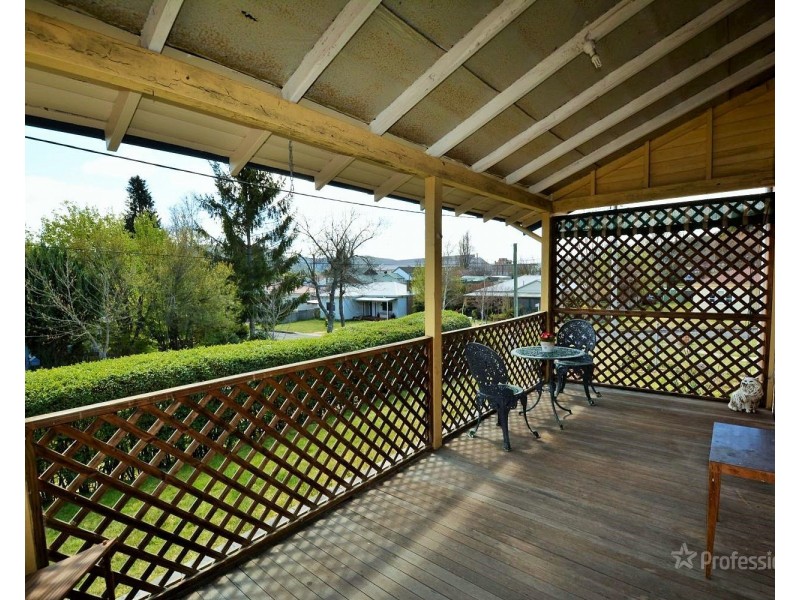 2 Mena Place, Lithgow NSW 2790