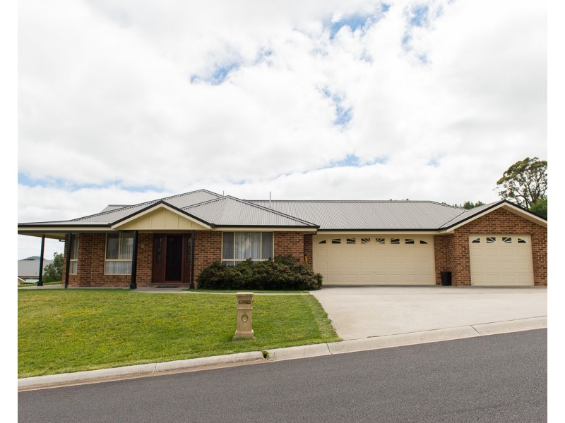 6 Claret Ash Avenue, Lithgow NSW 2790