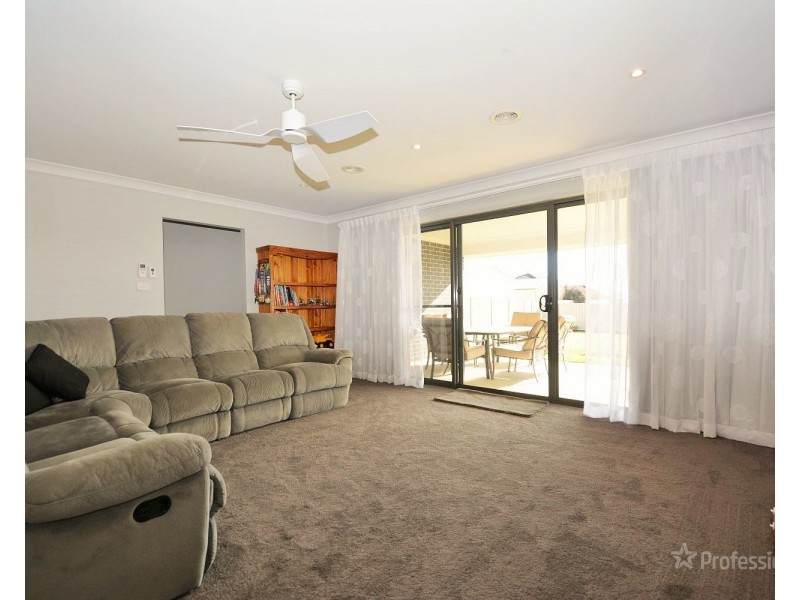 11 Surveyors Way, Lithgow NSW 2790