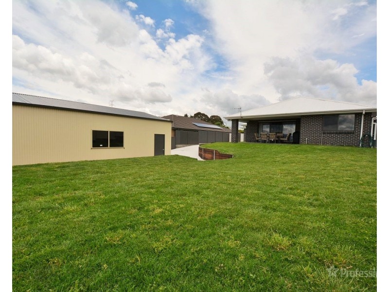 11 Surveyors Way, Lithgow NSW 2790