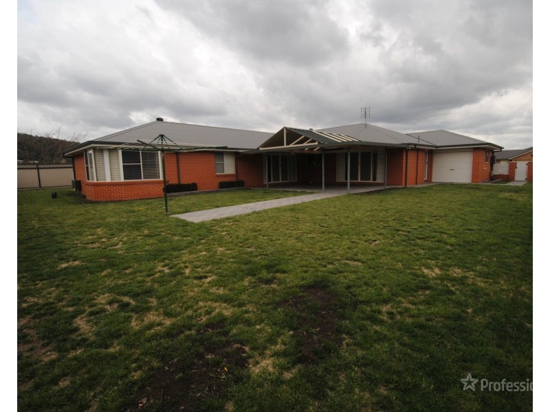 14 Thornley Close, Lithgow NSW 2790