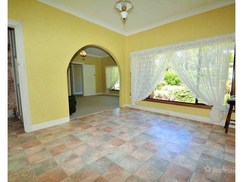 4 Hill Range Crescent, Lithgow NSW 2790