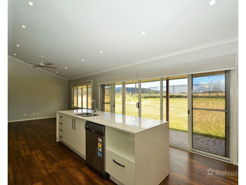 18 Chivers Close, Lithgow NSW 2790