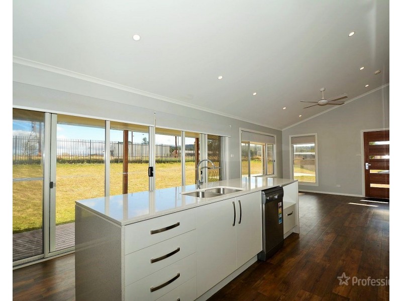 18 Chivers Close, Lithgow NSW 2790