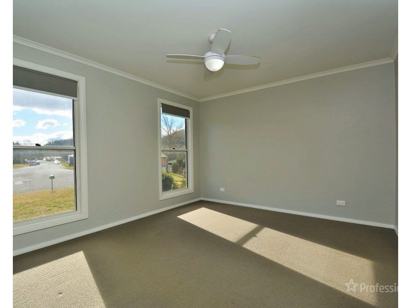 18 Chivers Close, Lithgow NSW 2790