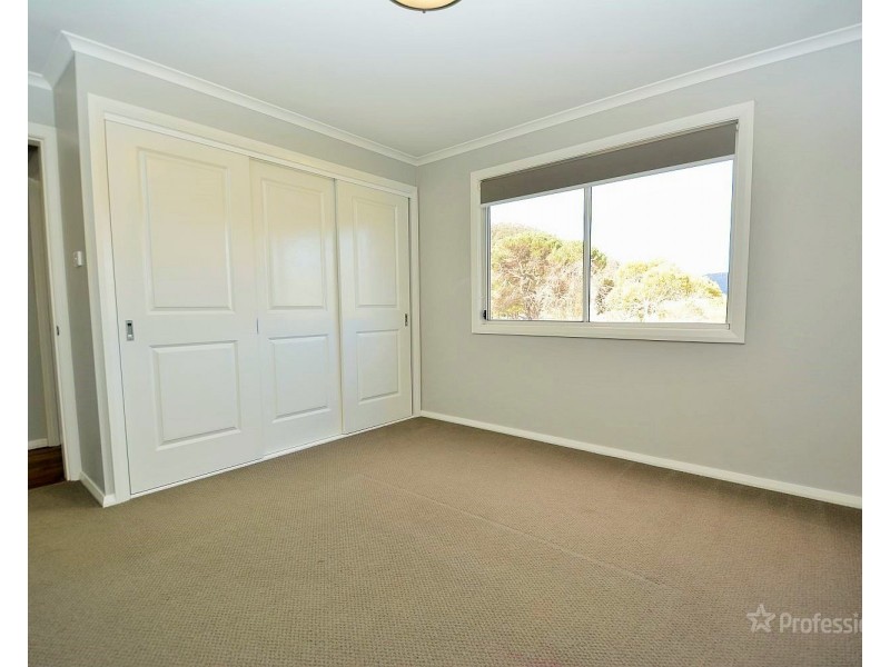 18 Chivers Close, Lithgow NSW 2790