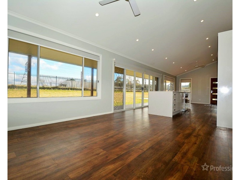 18 Chivers Close, Lithgow NSW 2790