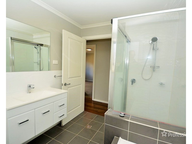 18 Chivers Close, Lithgow NSW 2790