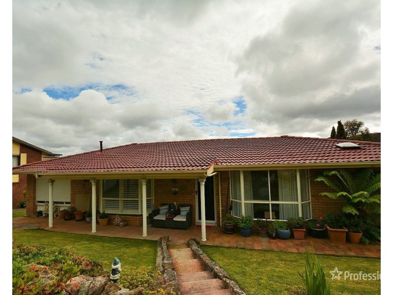 8 Hill Range Crescent, Lithgow NSW 2790