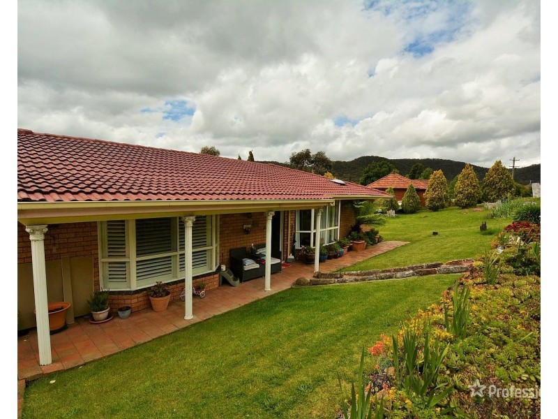 8 Hill Range Crescent, Lithgow NSW 2790