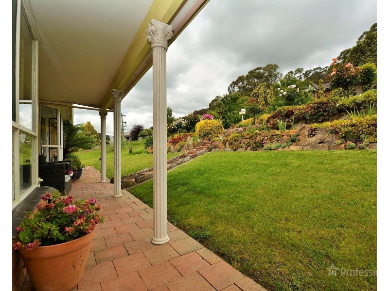 8 Hill Range Crescent, Lithgow NSW 2790