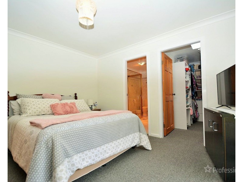 8 Hill Range Crescent, Lithgow NSW 2790