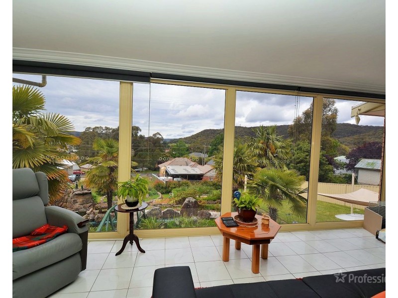 8 Hill Range Crescent, Lithgow NSW 2790