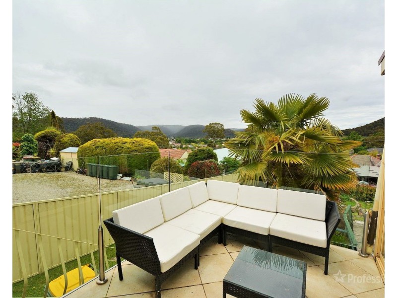 8 Hill Range Crescent, Lithgow NSW 2790