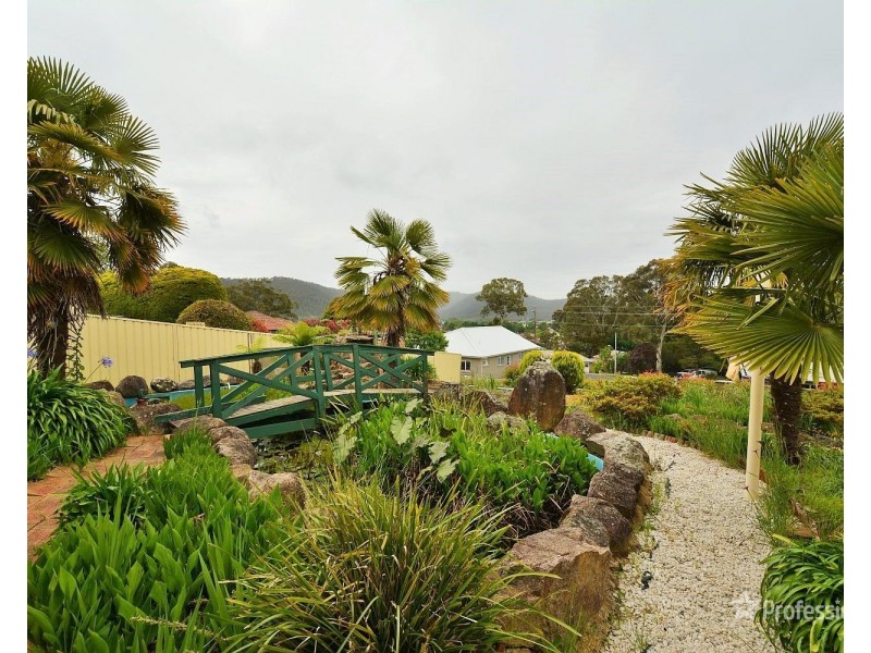 8 Hill Range Crescent, Lithgow NSW 2790