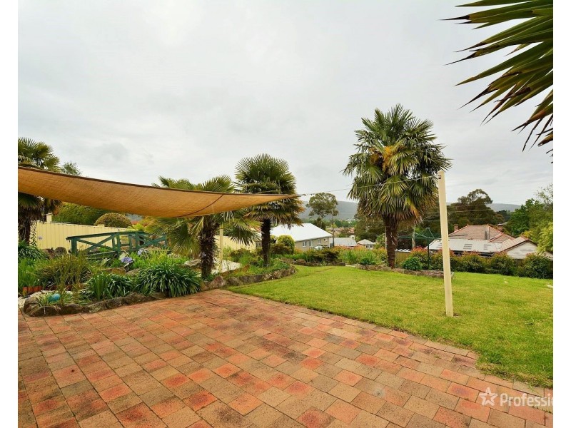 8 Hill Range Crescent, Lithgow NSW 2790