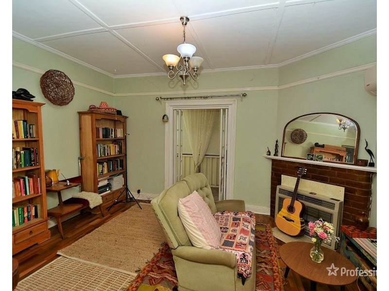 6 Read Avenue, Lithgow NSW 2790