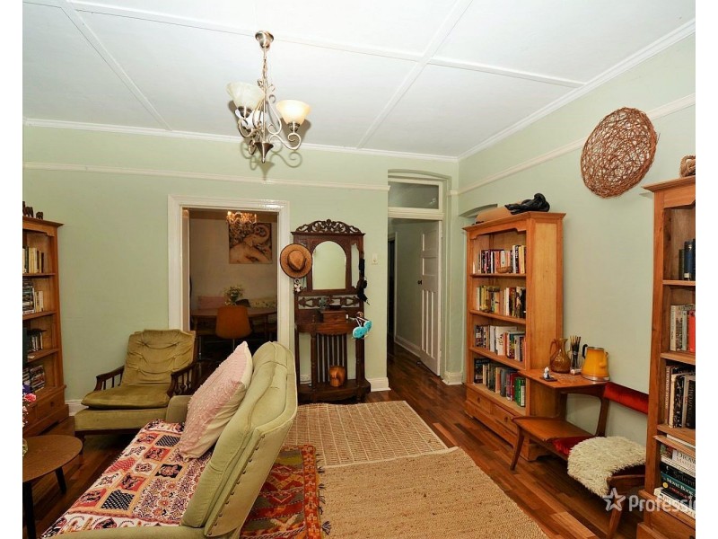 6 Read Avenue, Lithgow NSW 2790