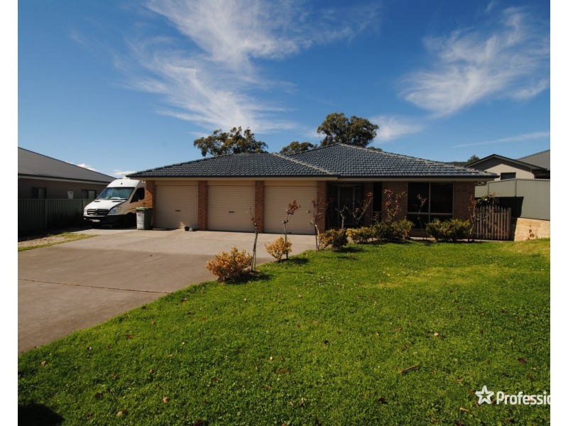 18 Robertson Street, Lithgow NSW 2790