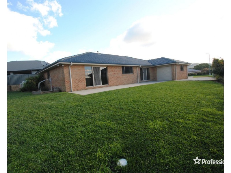 18 Robertson Street, Lithgow NSW 2790
