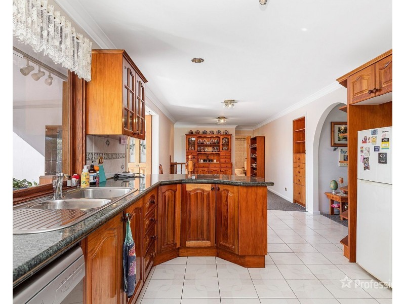 8 Hill Range Crescent, Lithgow NSW 2790